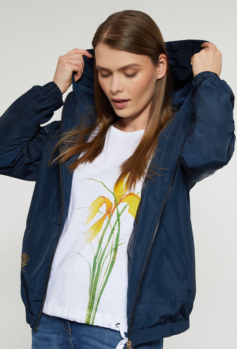 Lekka kurtka z kapturem