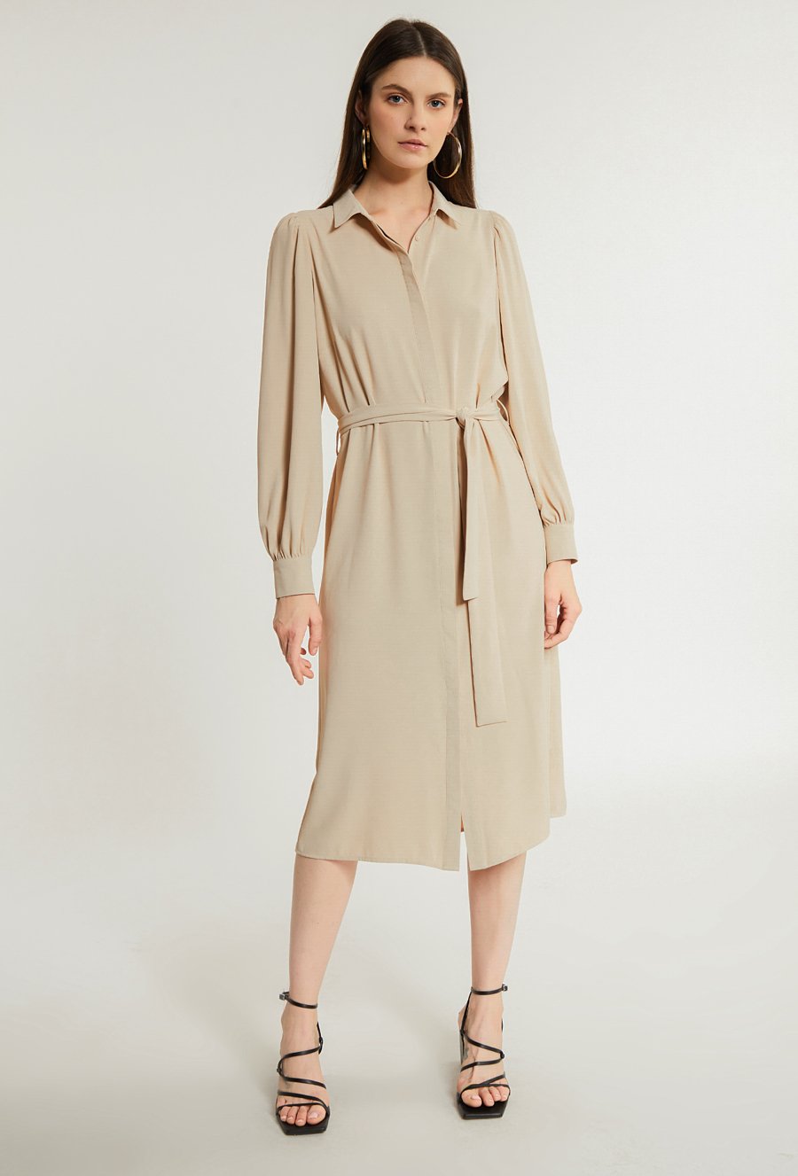 Beżowa koszulowa sukienka