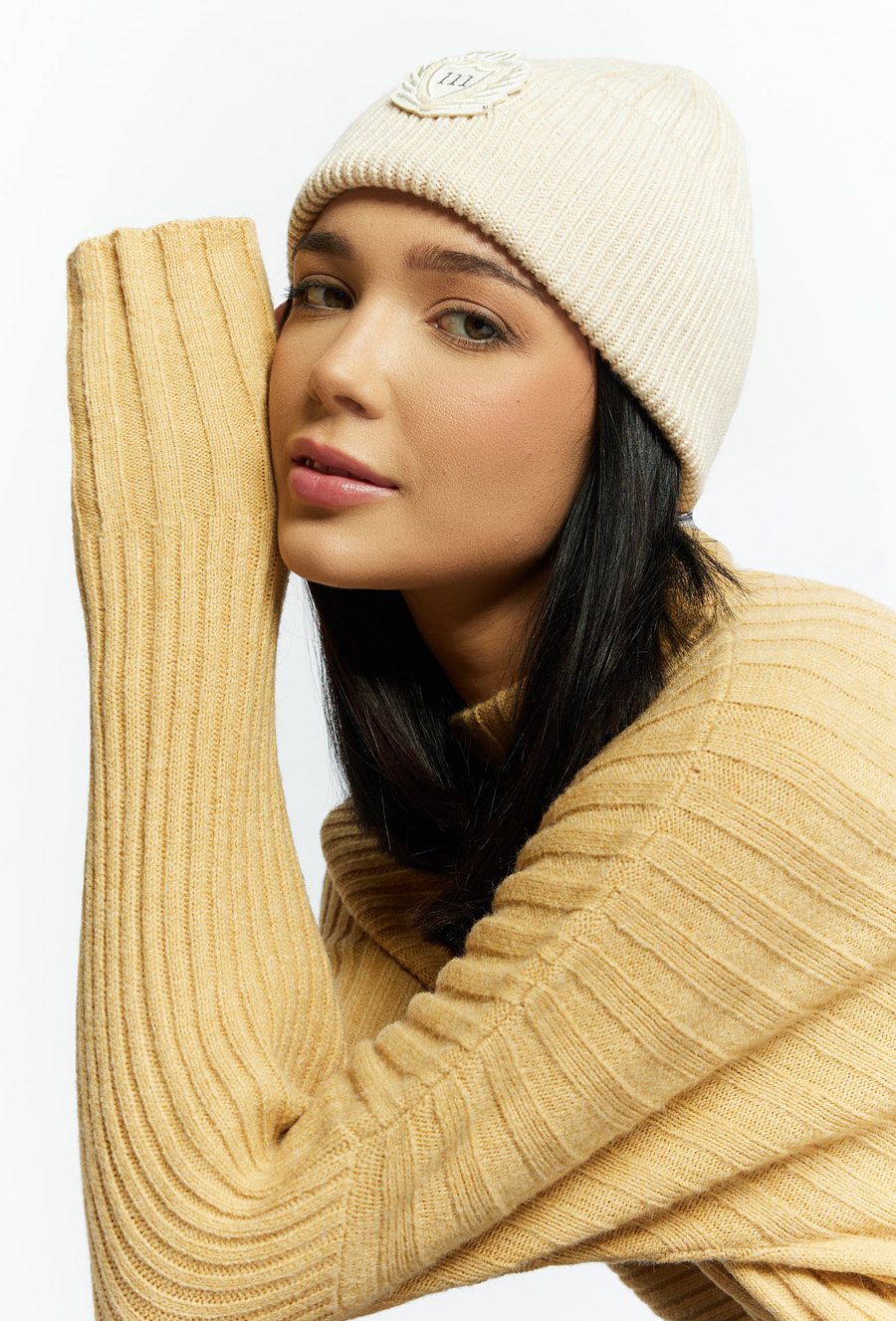 Czapka damska z dodatkiem wełny