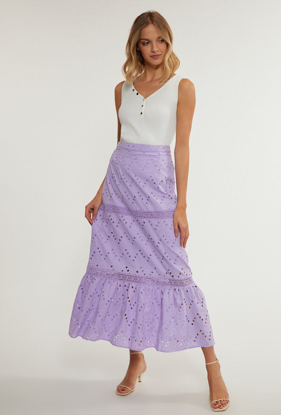 Sp&oacute;dnica maxi z ażurowym wzorem