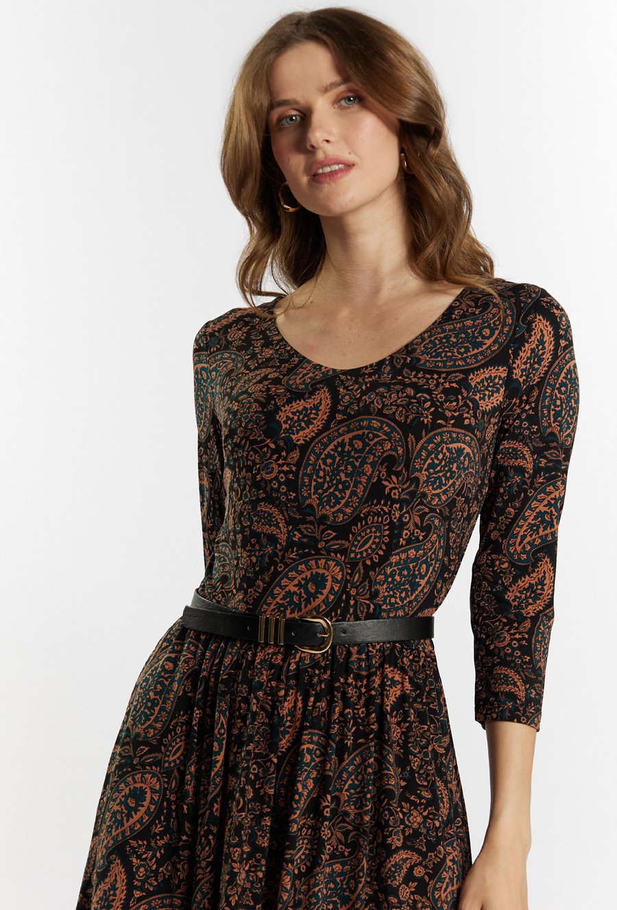 Wzorzysta sukienka midi