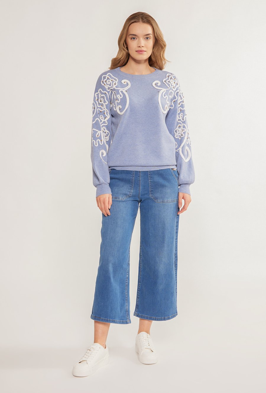 Wiskozowy sweter z wzorem