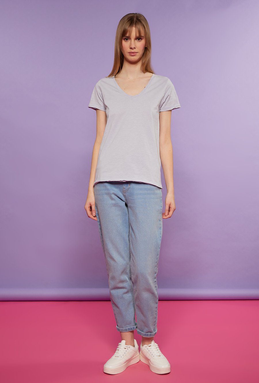 T-shirt z głębokim dekoltem