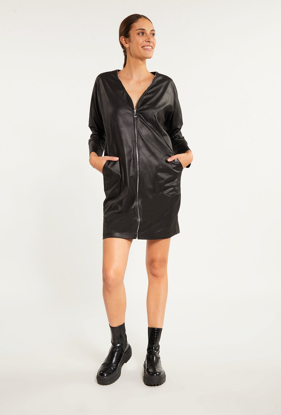 Sukienka damska z imitacji sk&oacute;ry