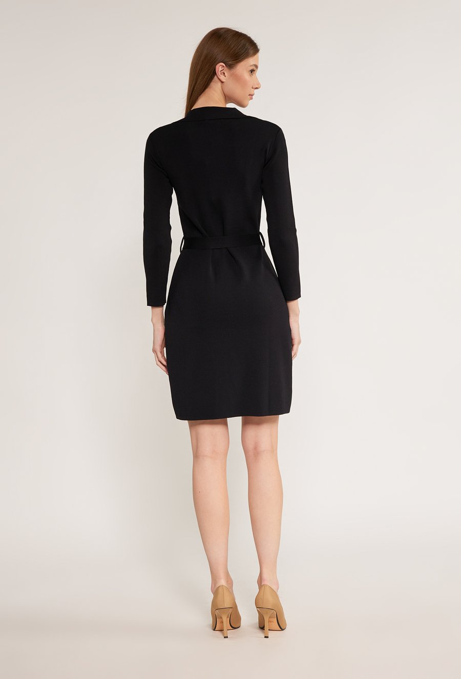 Dzianinowa sukienka z guzikami