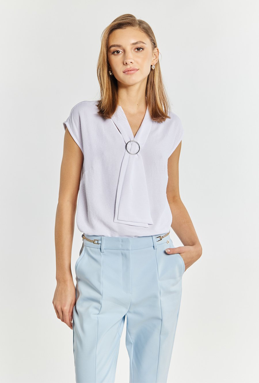 Bluzka damska z ozdobnym dekoltem