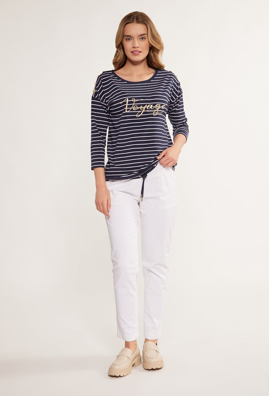 T-shirt damski z aplikacją