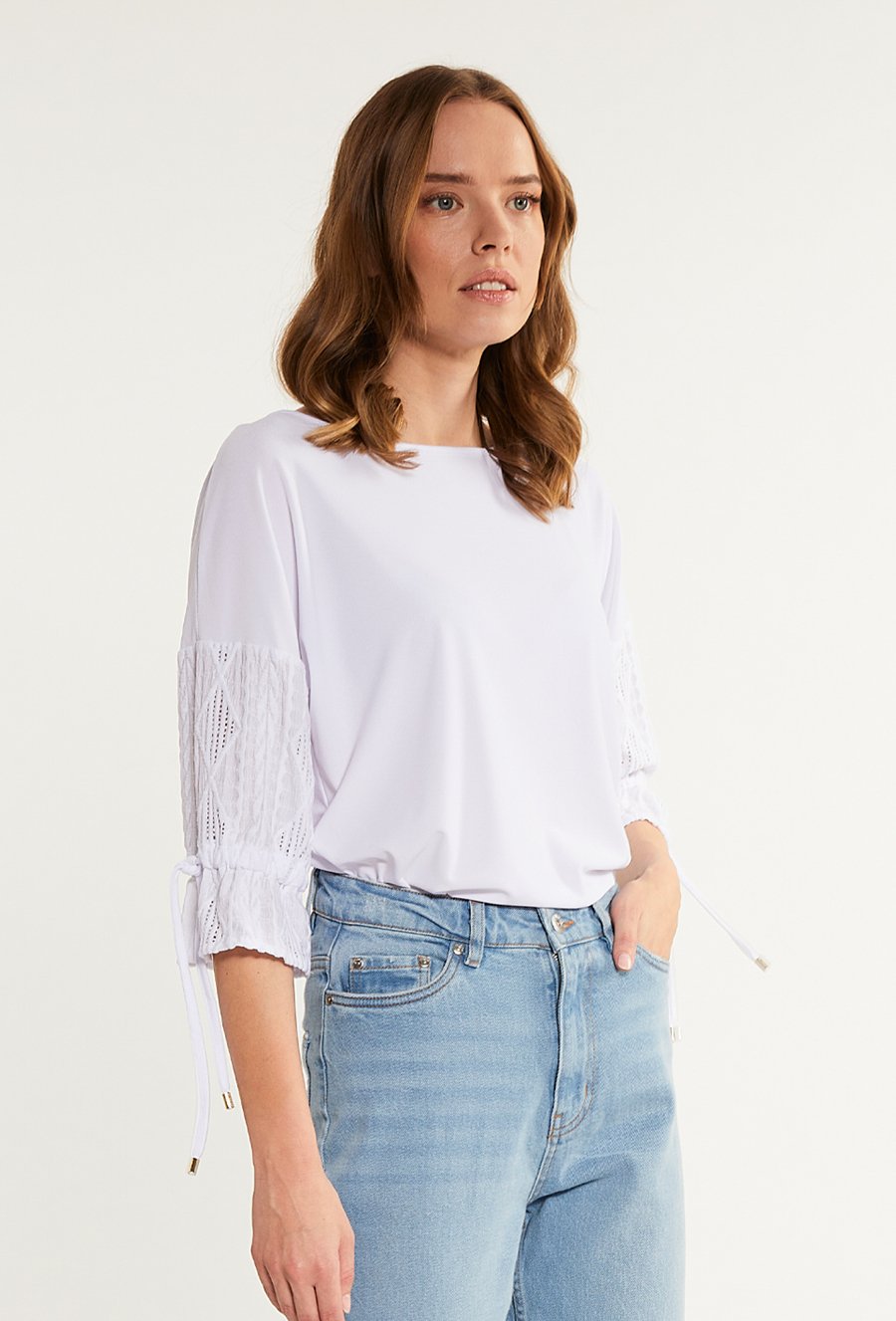 Bluzka z aplikacją na rękawach