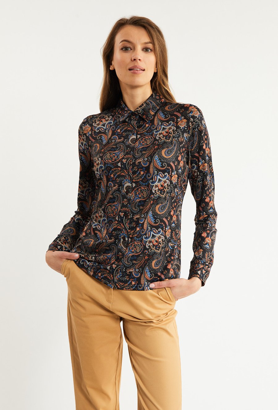 Wzorzysta koszulowa bluzka damska