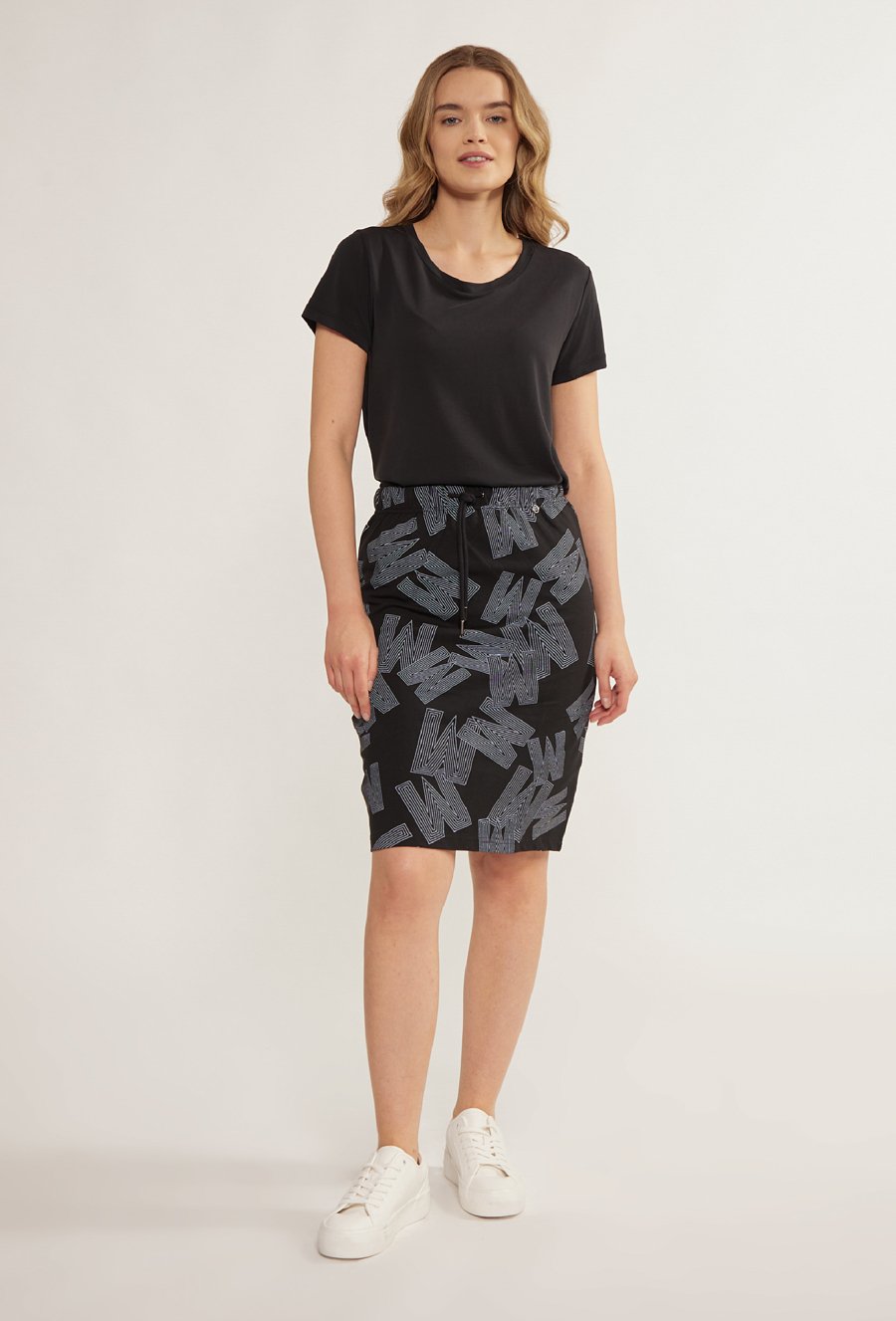 Oł&oacute;wkowa sp&oacute;dnica z logo