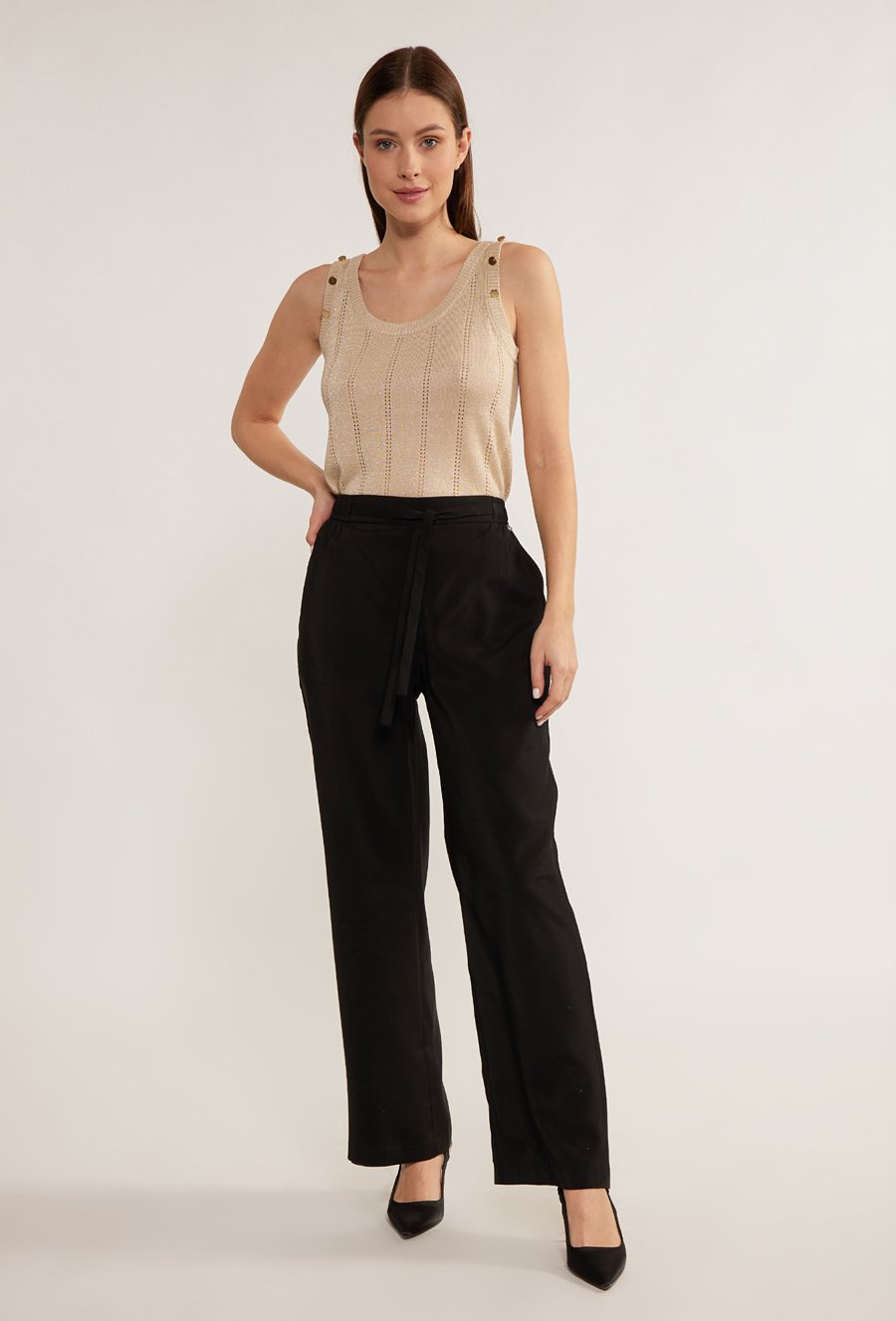 Klasyczne spodnie z prostymi nogawkami