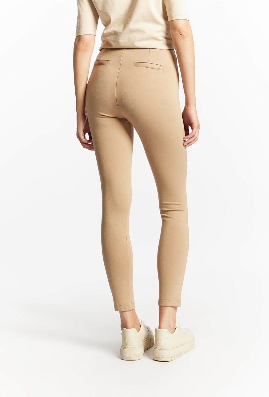 Legginsy damskie z markowanymi kieszeniami