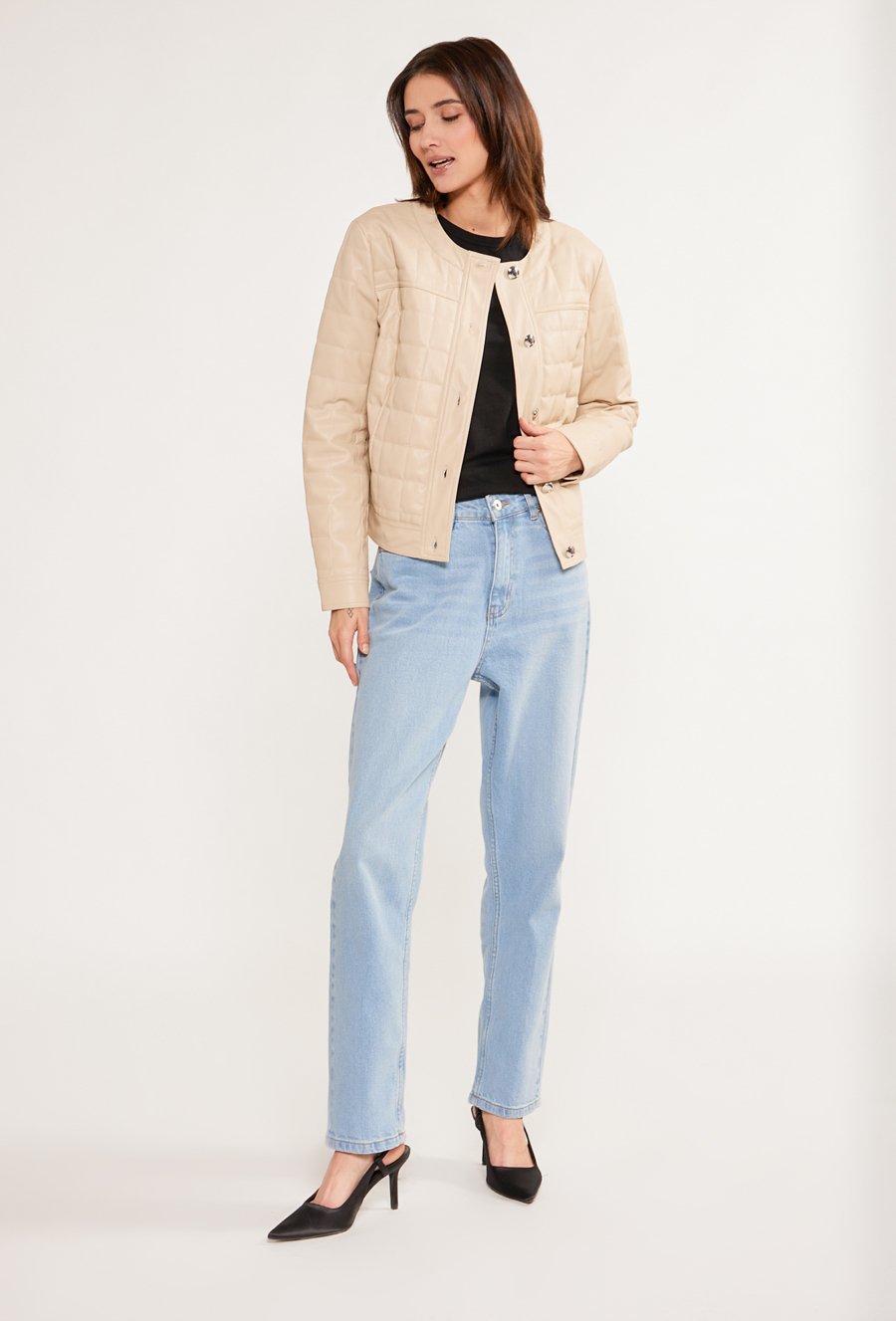 Kr&oacute;tka kurtka z pikowaniem