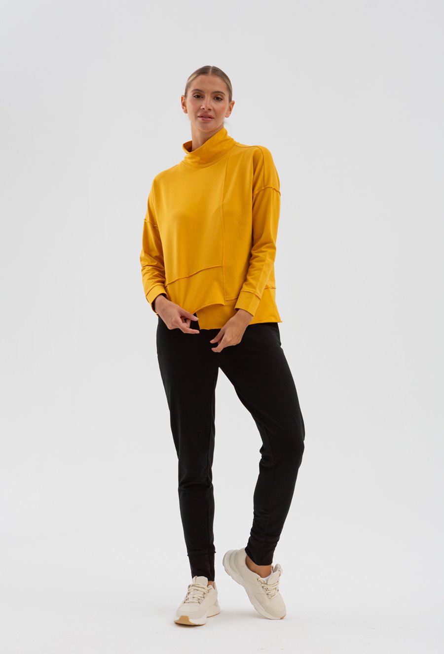 Bluza z asymetrycznym dołem