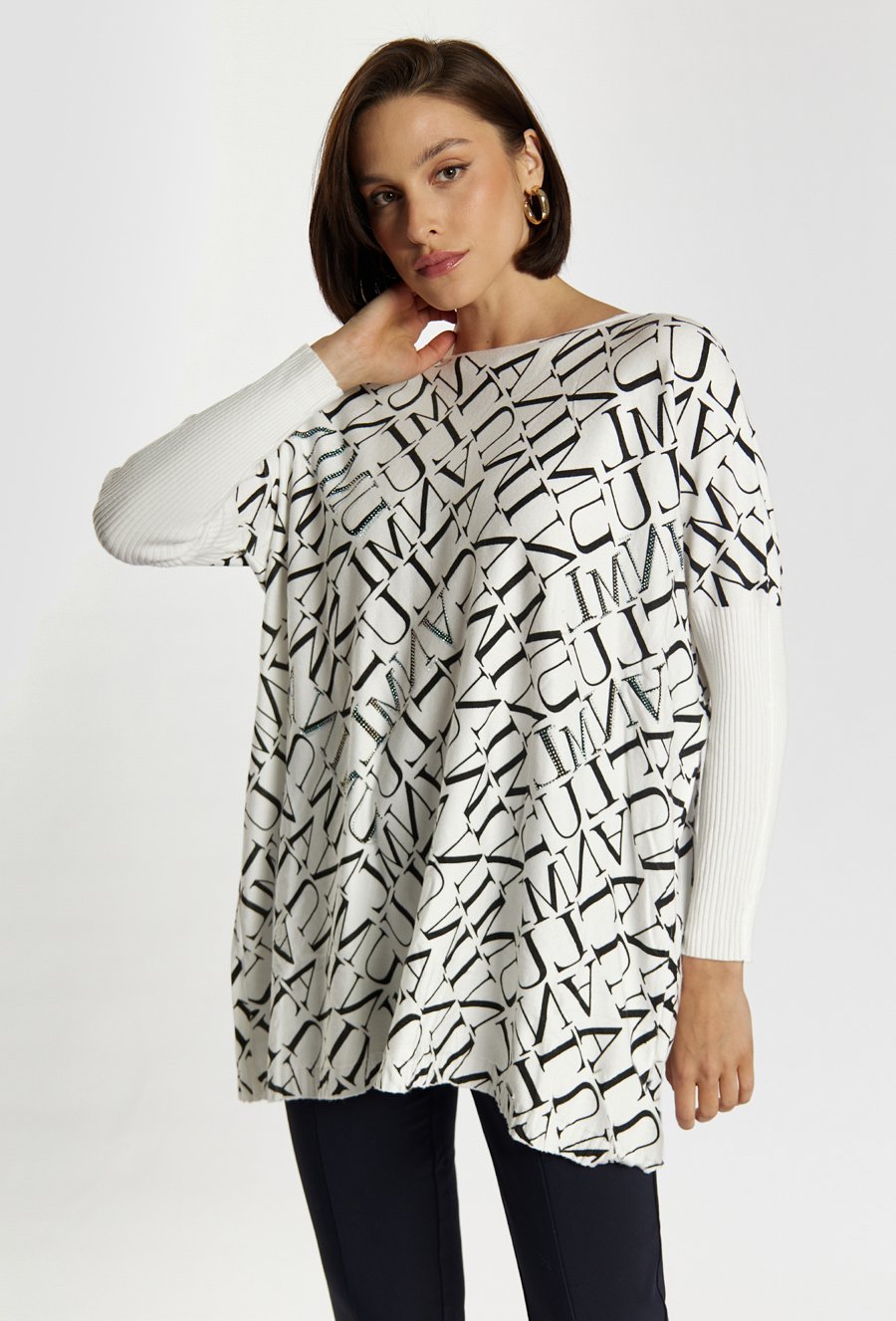 Sweter o swobodnym kroju z wzorem