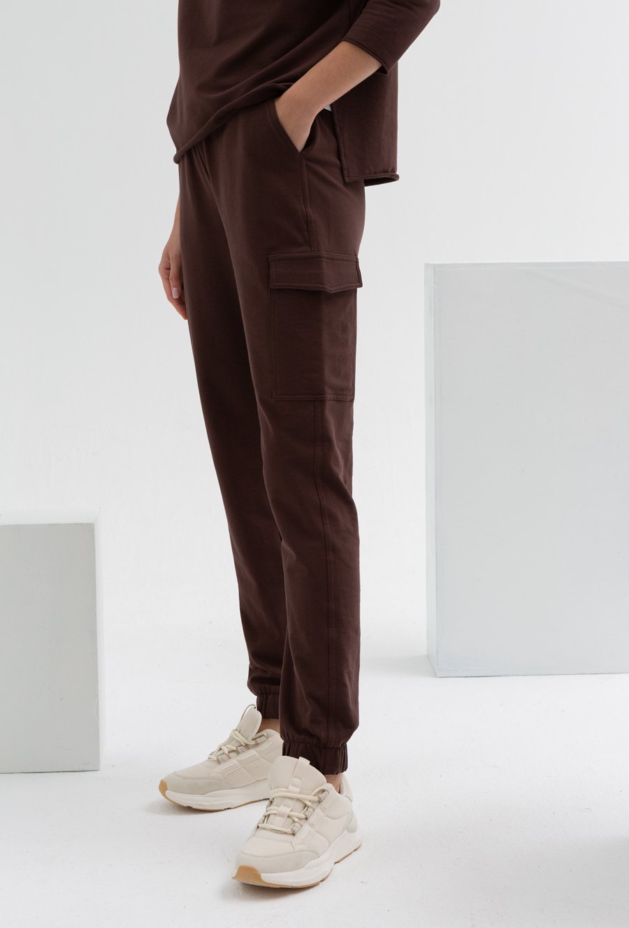 Spodnie dresowe typu cargo