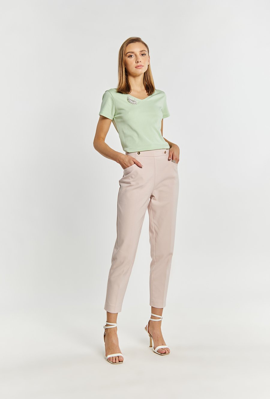 T-shirt damski z agrafką