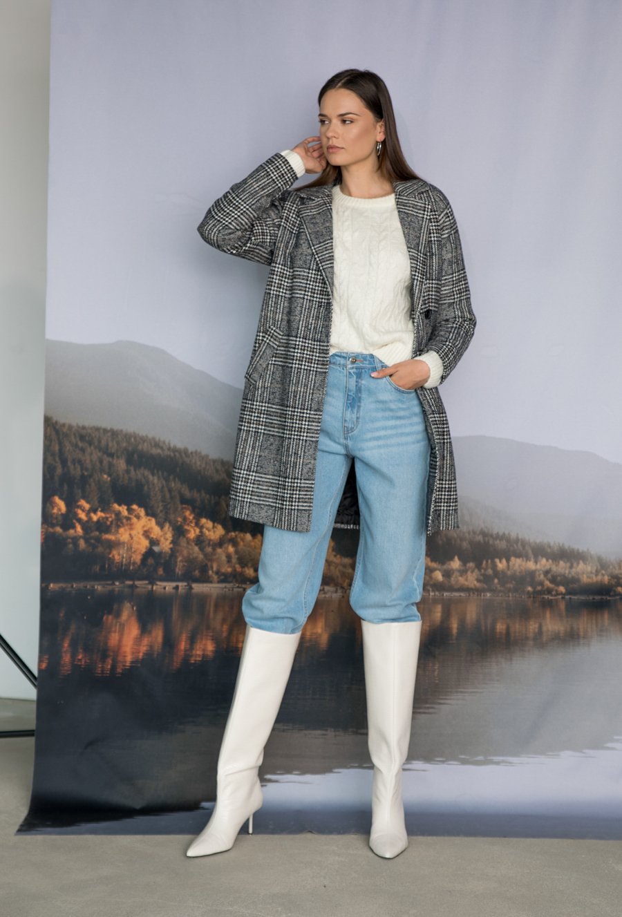 Klasyczny płaszcz w delikatną jodełkę