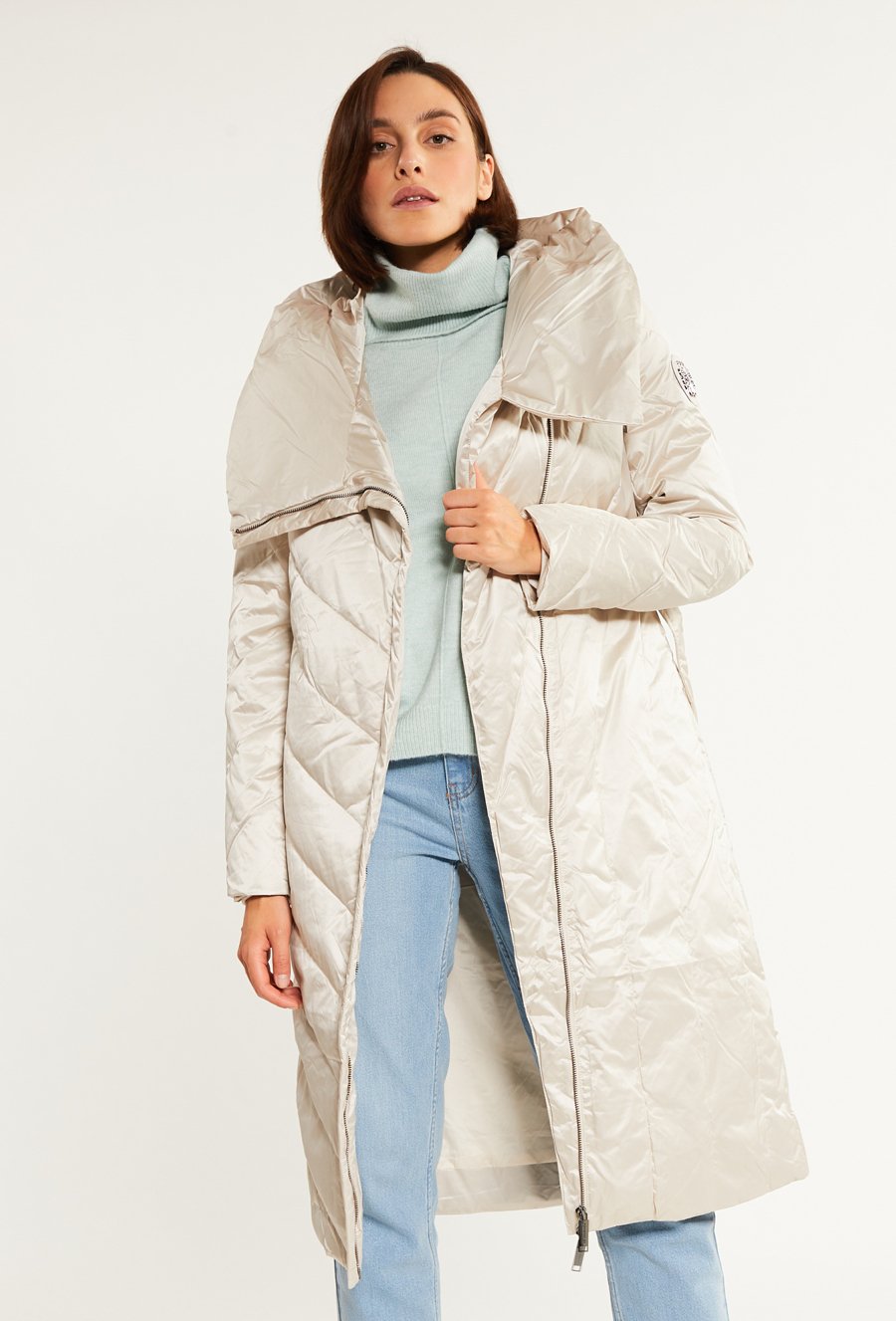 Puchowy płaszcz damski