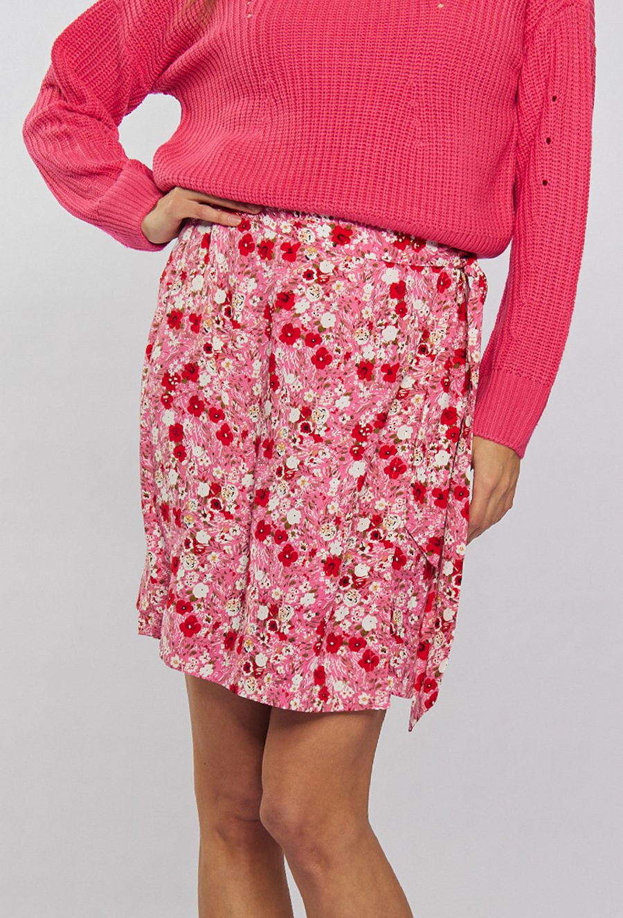 Sp&oacute;dnica mini z kopertowym wiązaniem