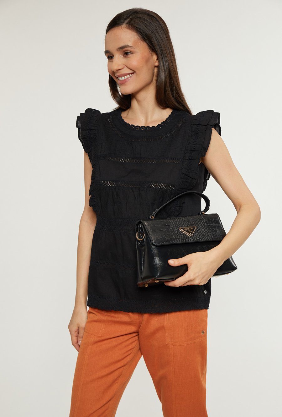 Mała torba z wzorzystą klapą