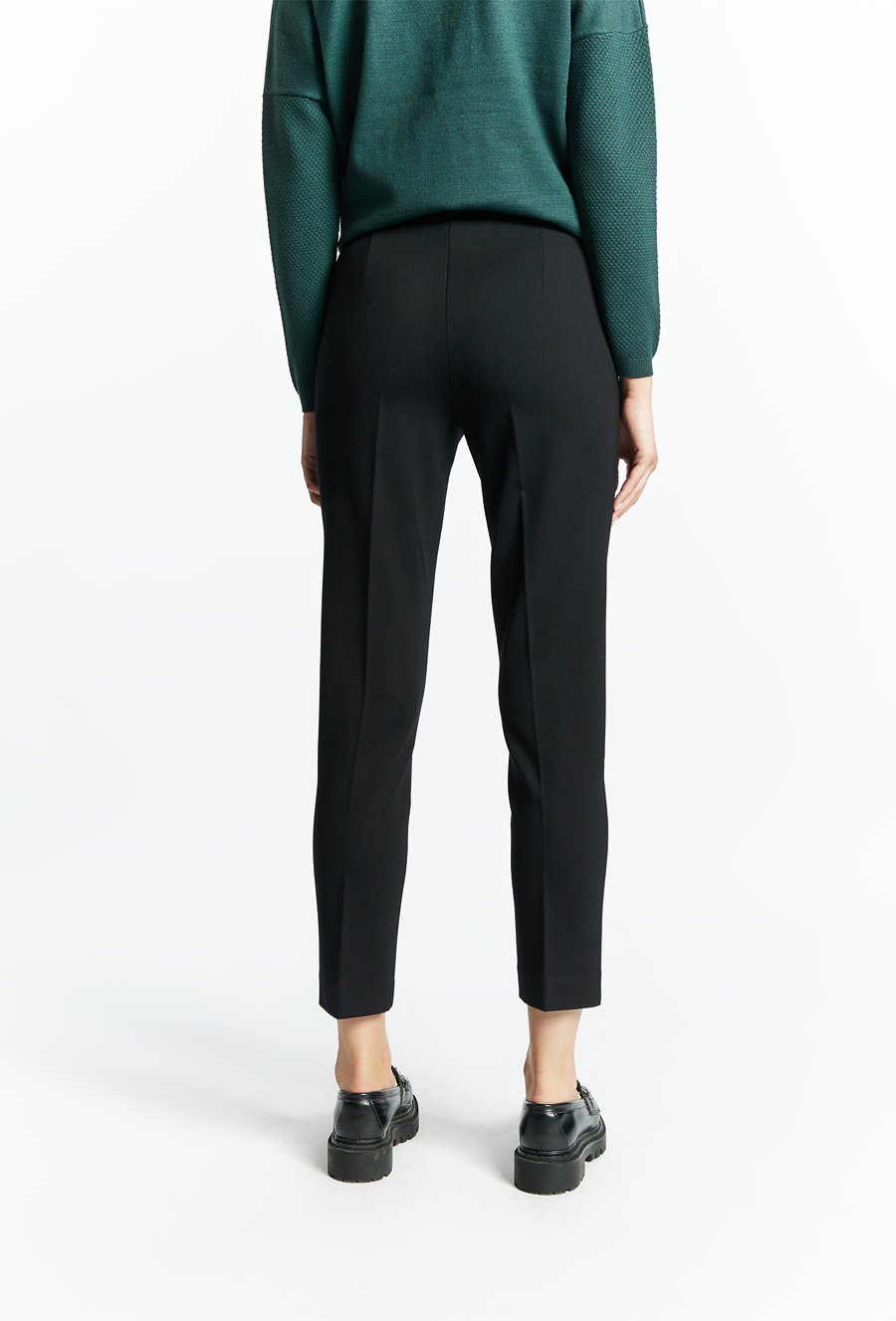 Dzianinowe spodnie z paskiem