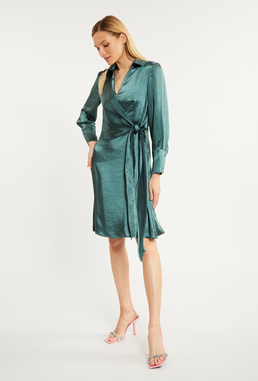 Elegancka sukienka z satynowej tkaniny