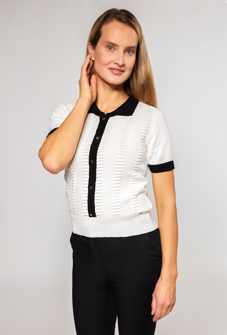 Dzianinowy sweter z kołnierzykiem