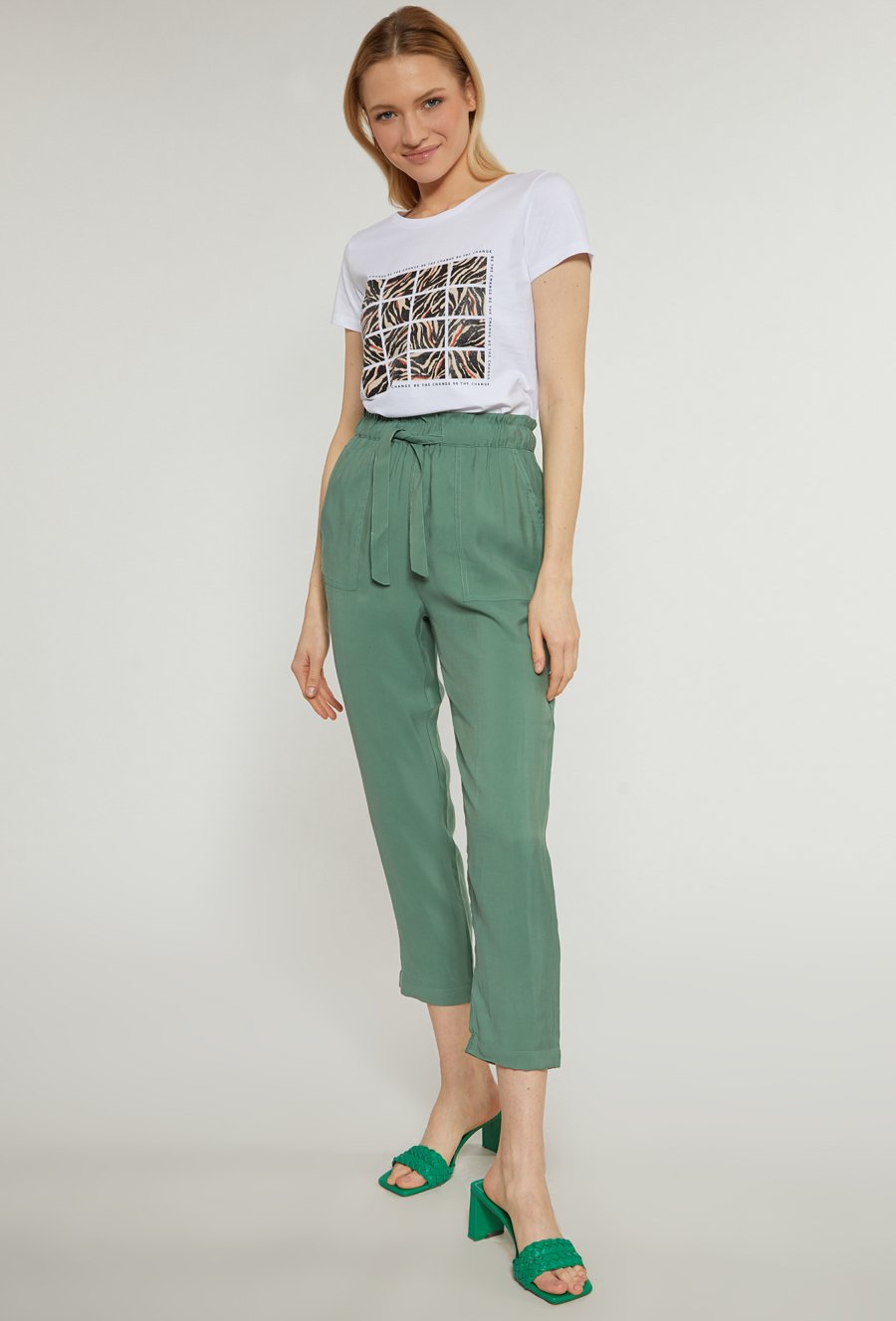 T-shirt damski z ozdobnym panelem