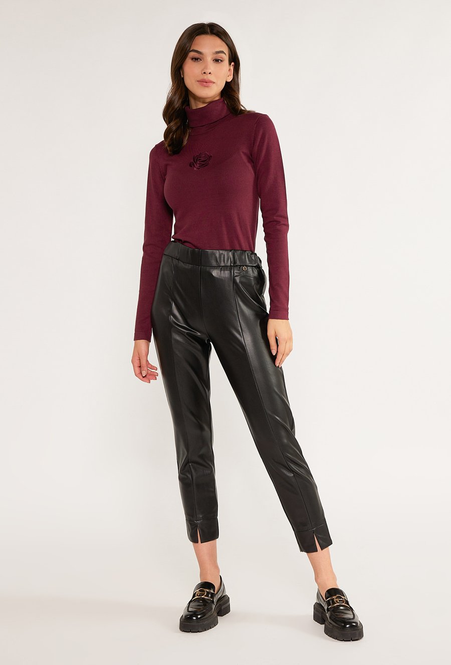 Dopasowany golf z wiskozy