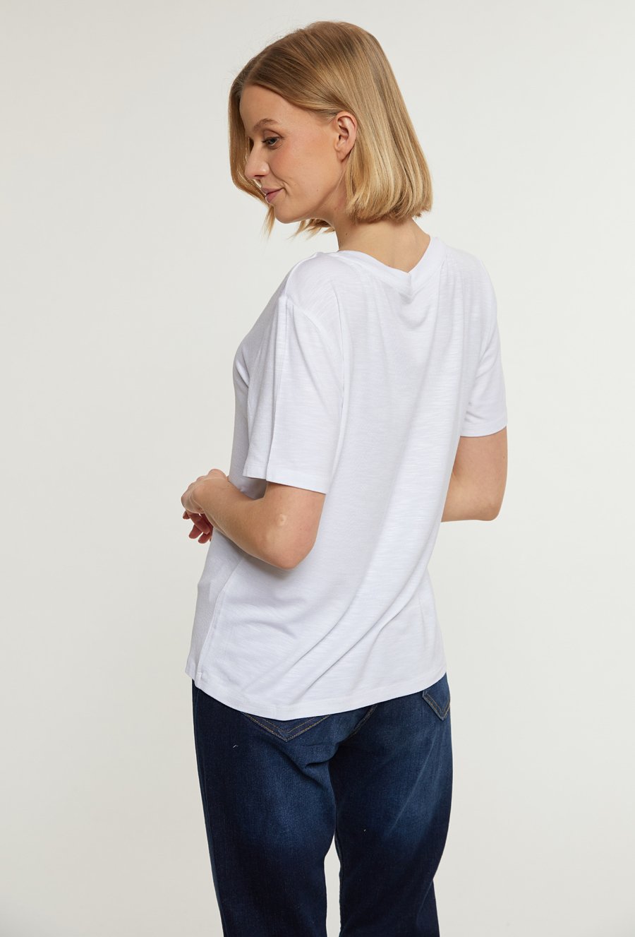 Wiskozowy t-shirt damski z motywem miasta