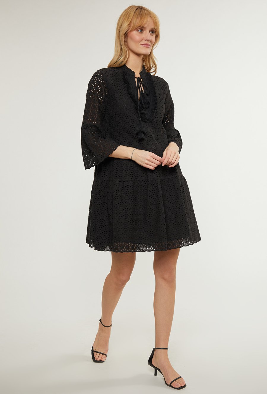 Ażurowa sukienka damska