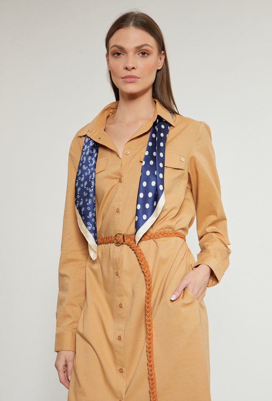 Bawełniana sukienka damska z kołnierzem