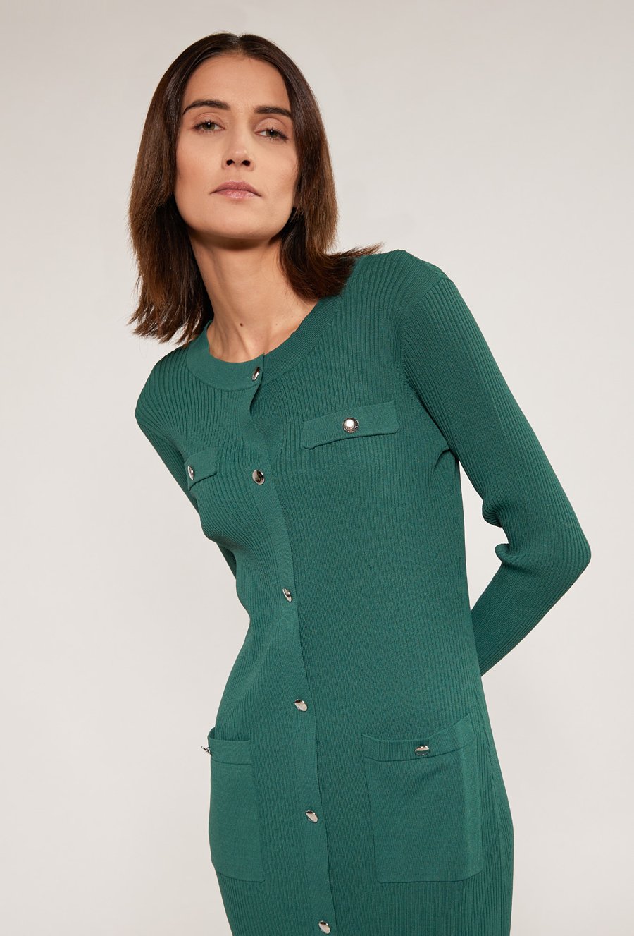 Prążkowana sukienka midi