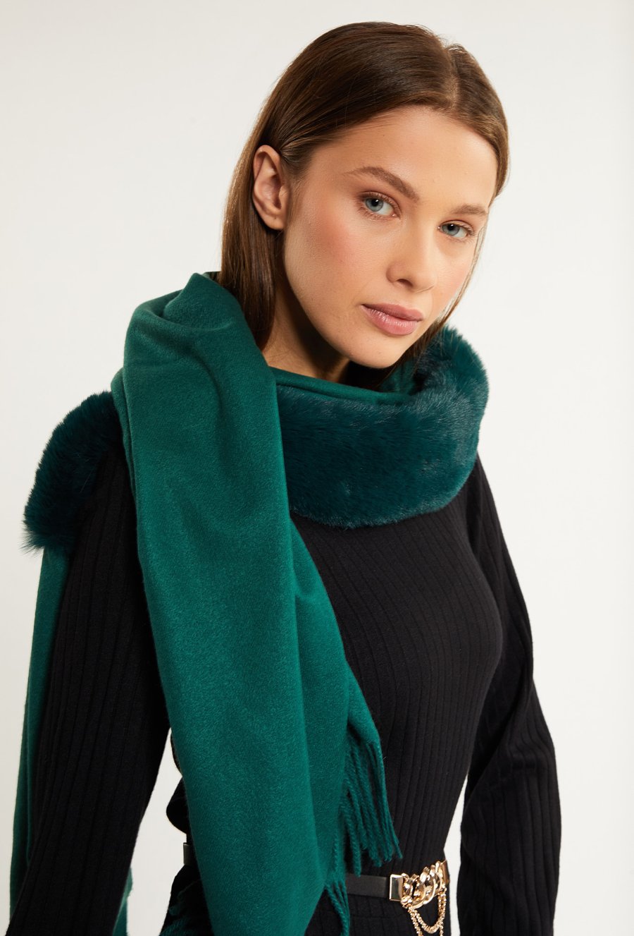 Szal damski z futerkiem