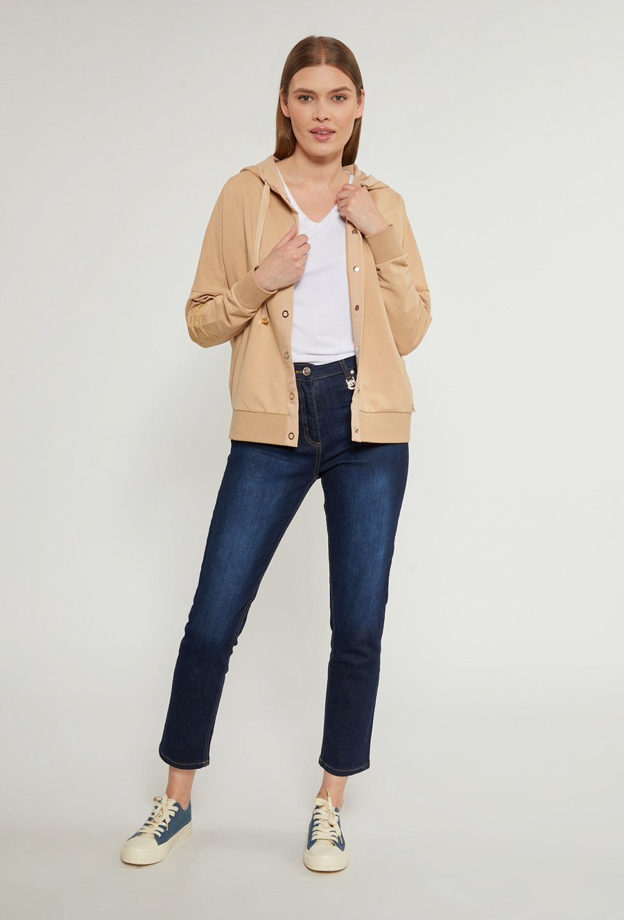 Bluza damska z kapturem oraz napisem na przodzie