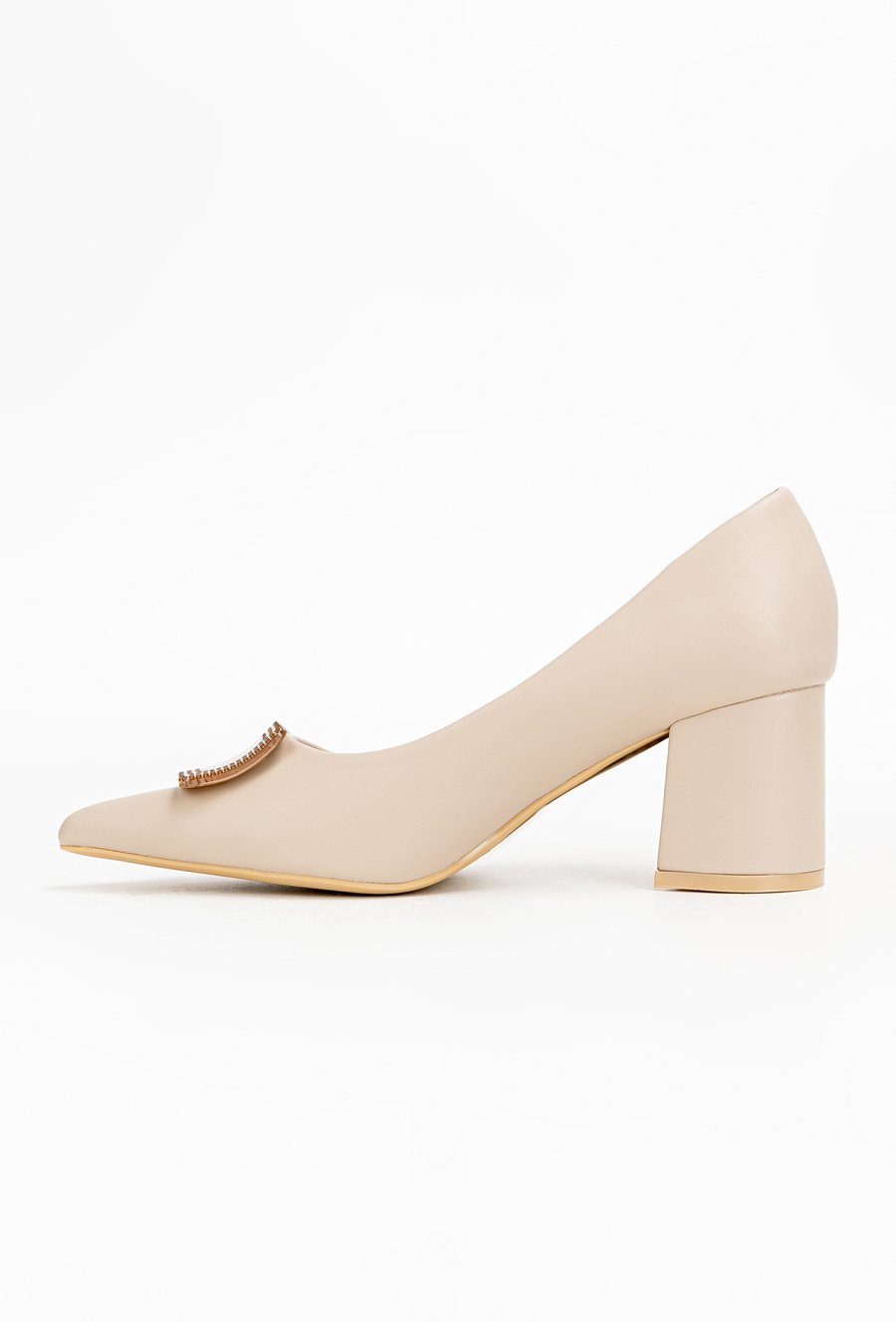 Beżowe cz&oacute;łenka z ozdobną klamrą ECCELENTE