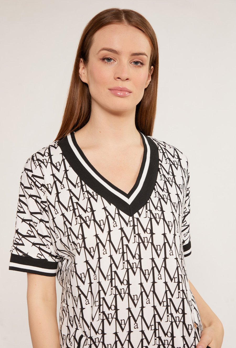 Sukienka z wzorem w litery