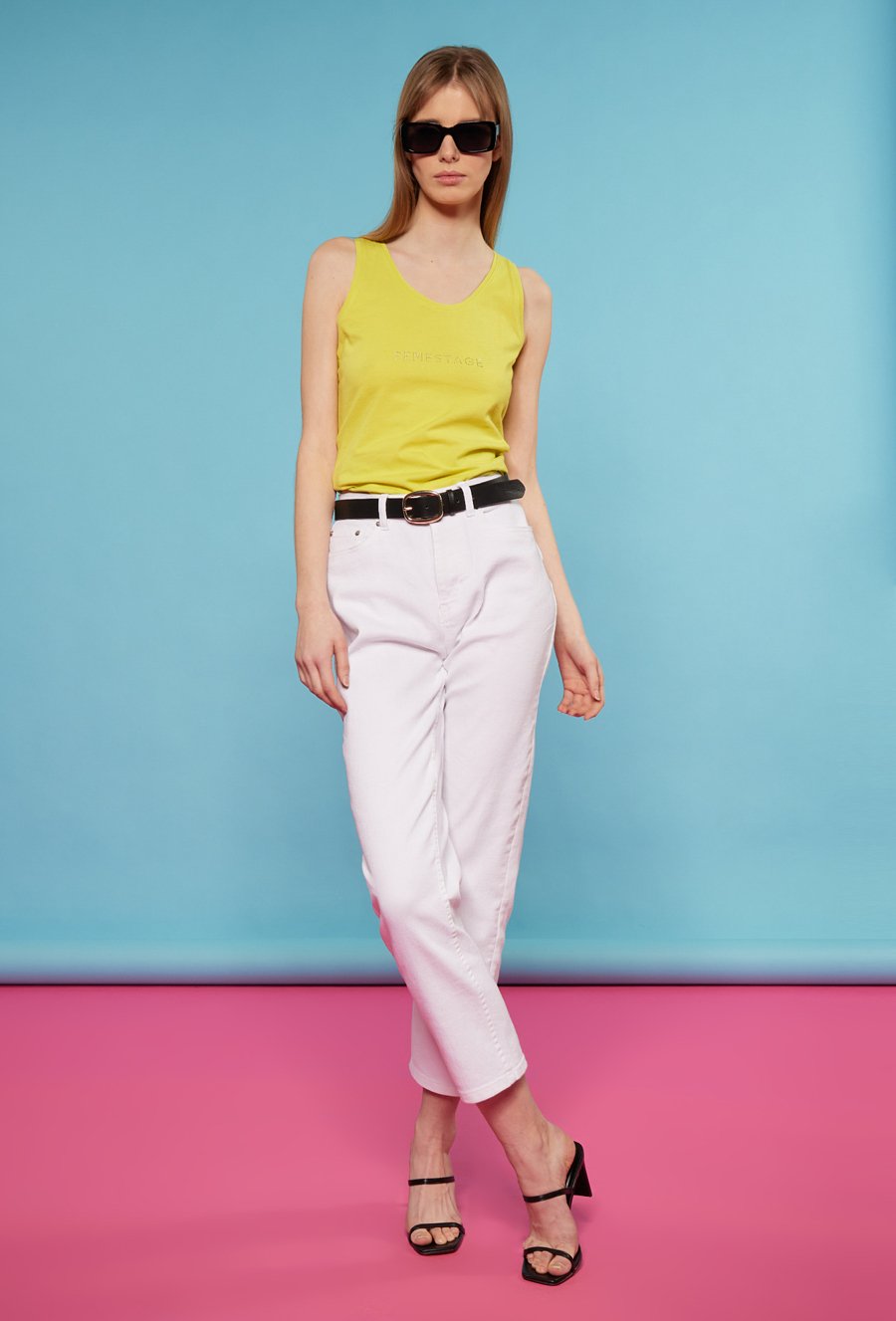 Top z dżetowym logo marki