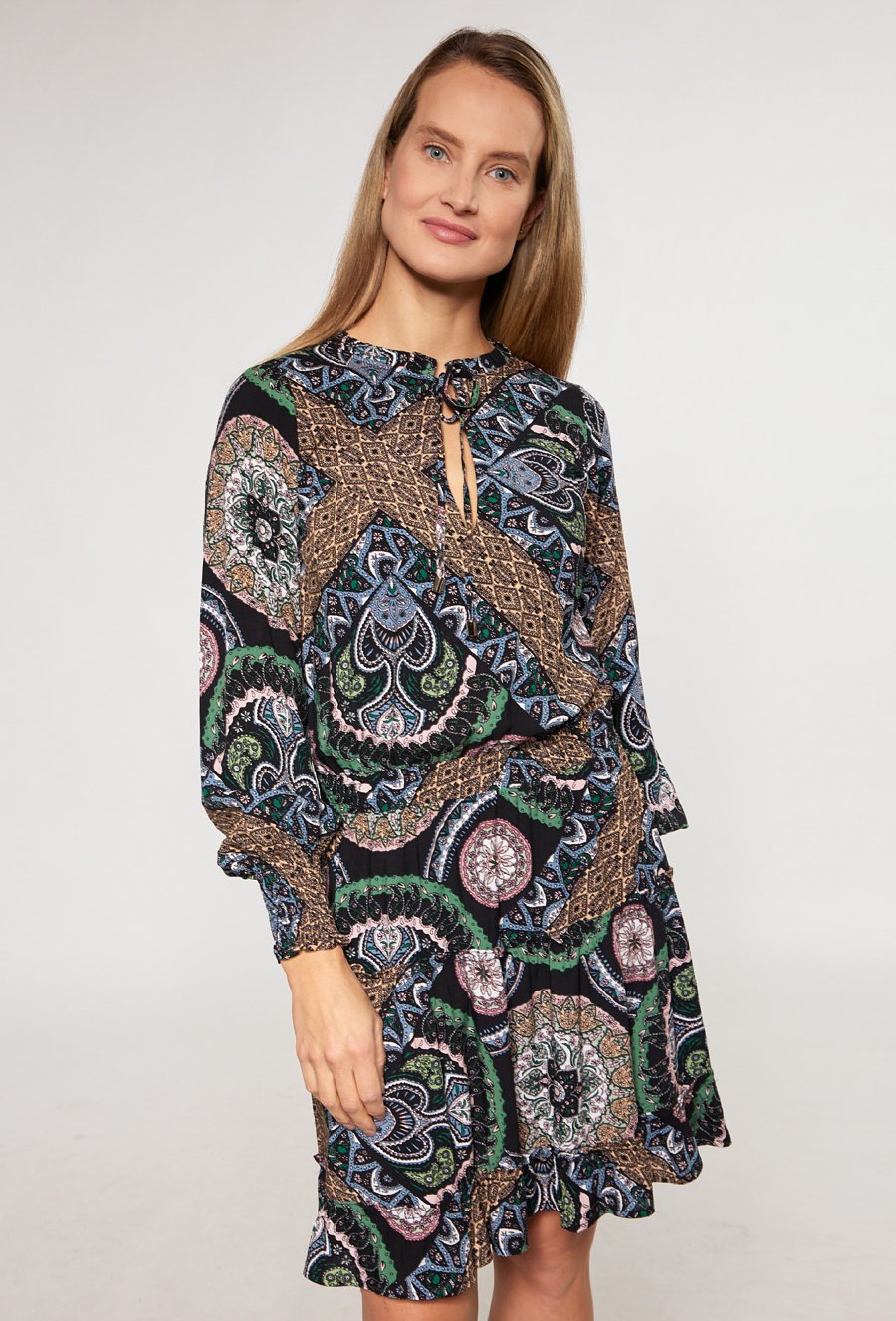 Wzorzysta sukienka damska