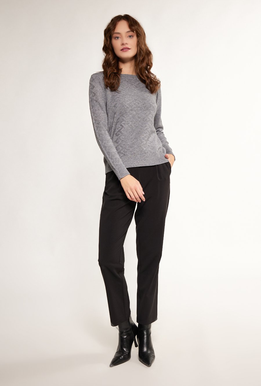 Sweter z prążkowaniem