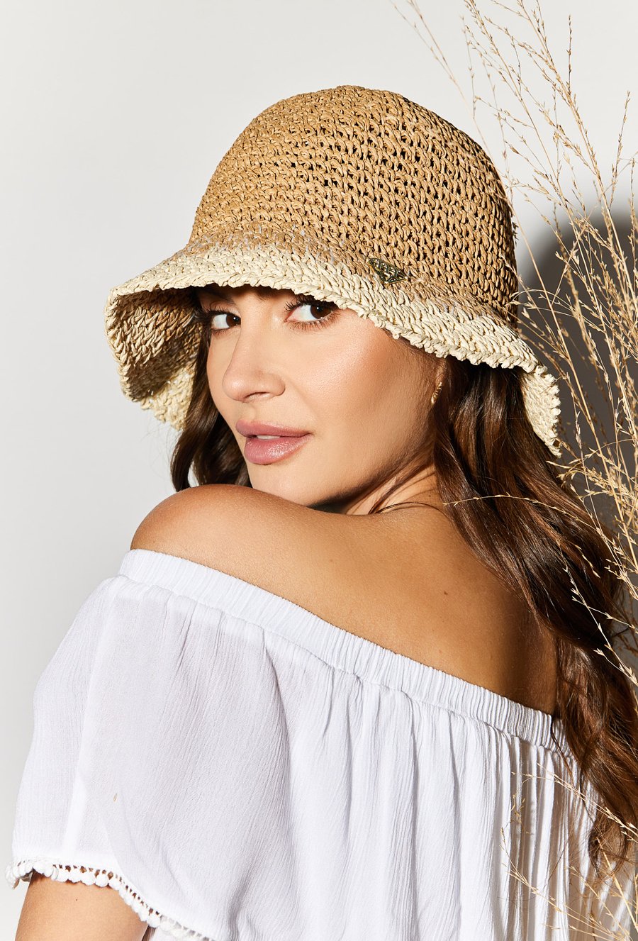 Kapelusz pleciony typu bucket hat