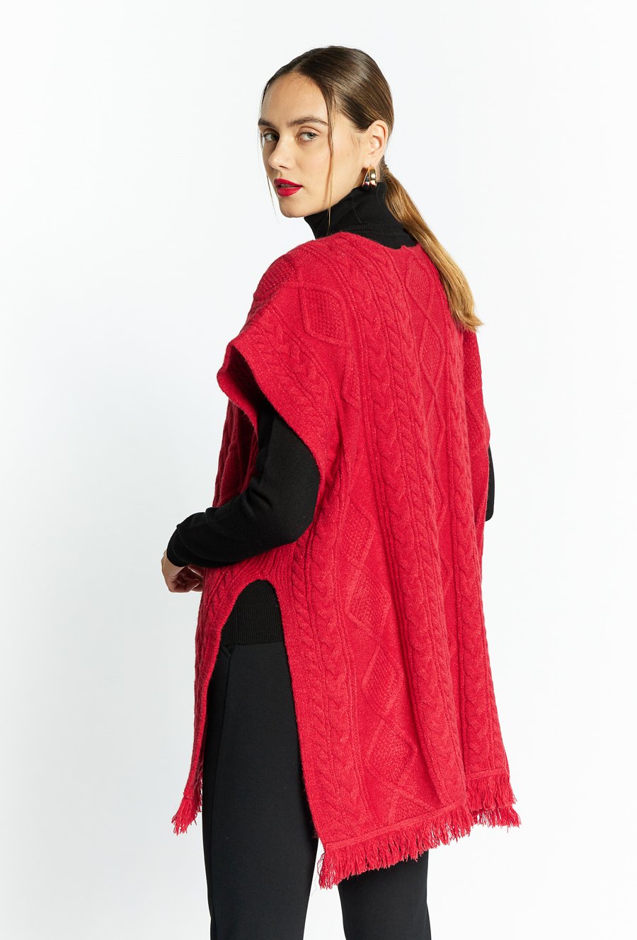 Dzianinowy sweter typu poncho