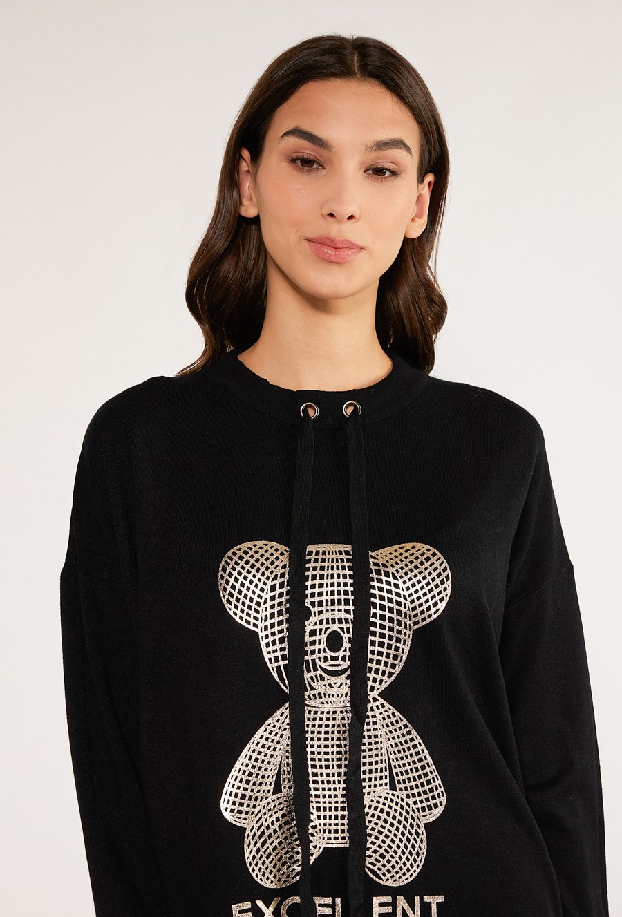 Sweter damski z ozdobnym misiem