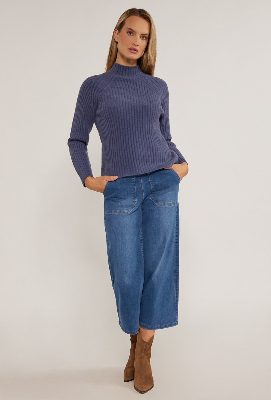 Sweter z prążkowaniem