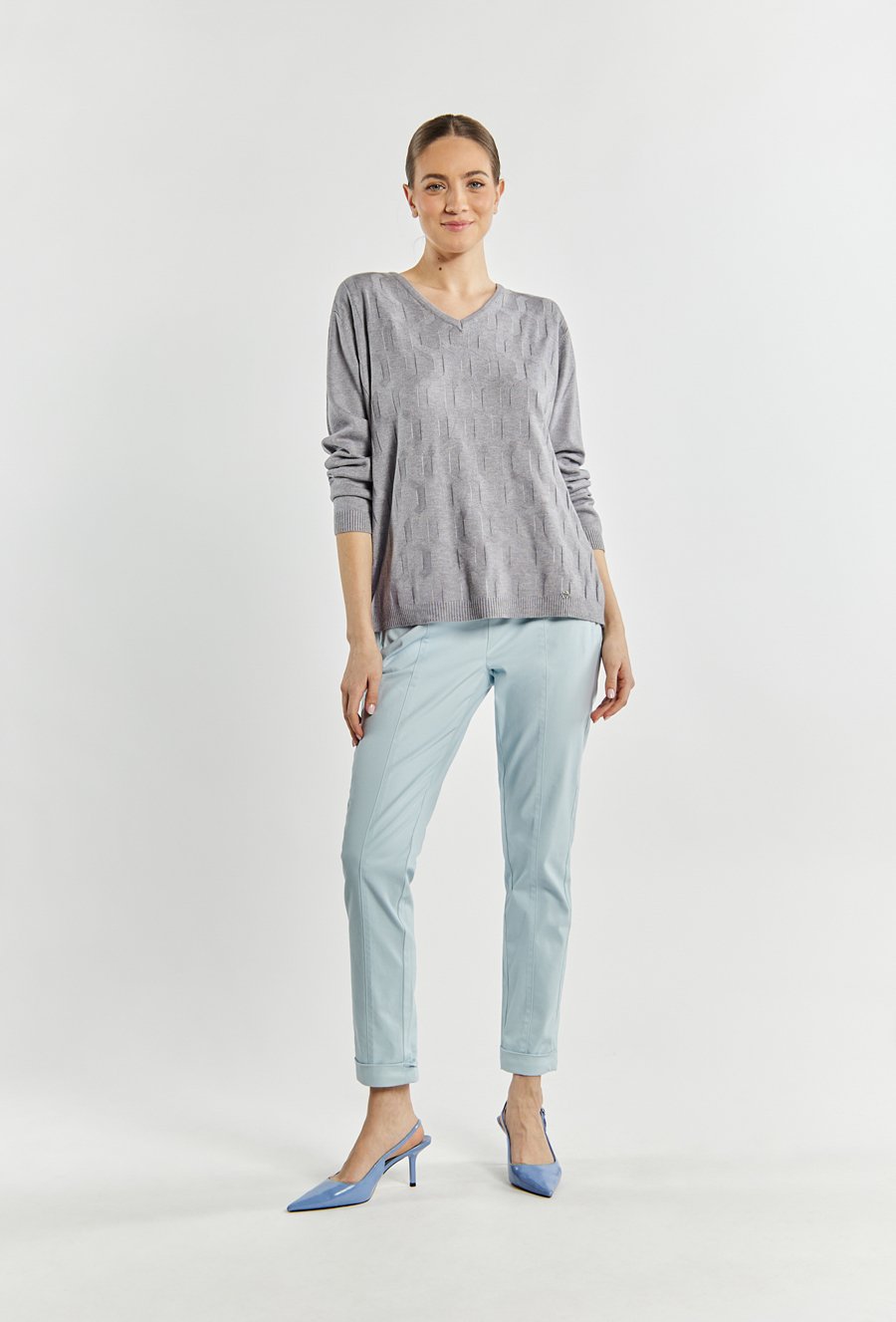 Sweter damski z delikatnym wzorem