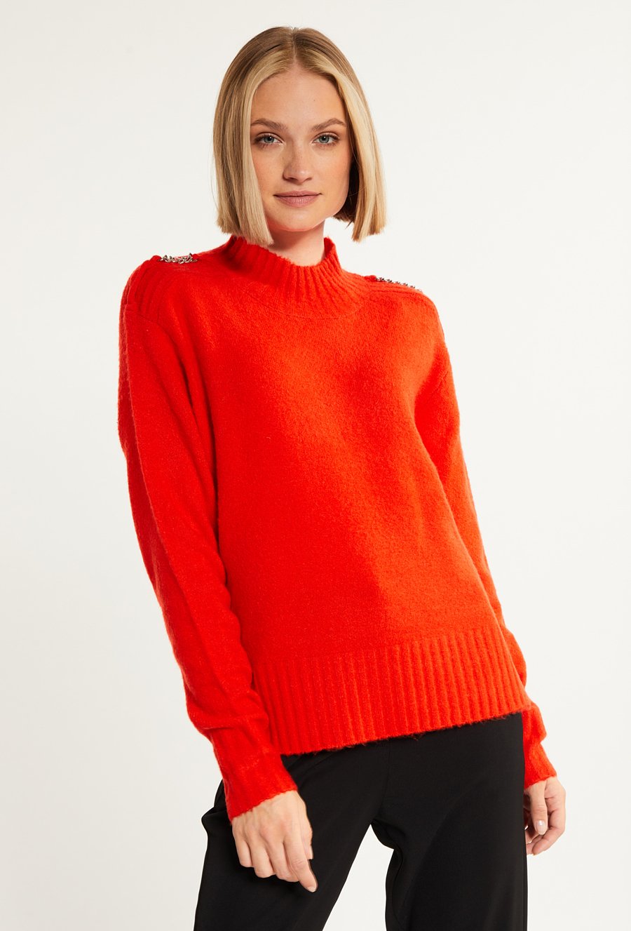 Sweter z aplikacją na ramionach