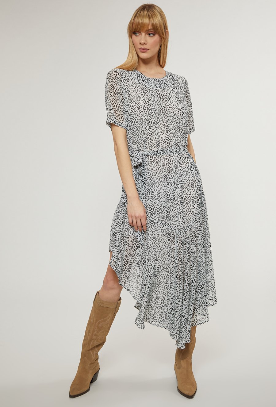 Asymetryczna sukienka z wzorem