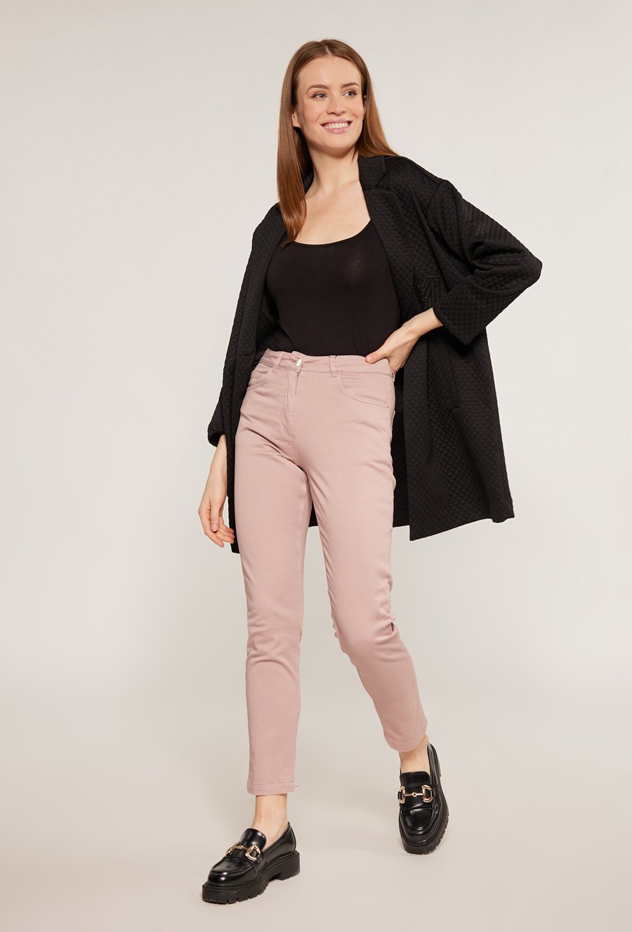 Klasyczne spodnie ze średnim stanem