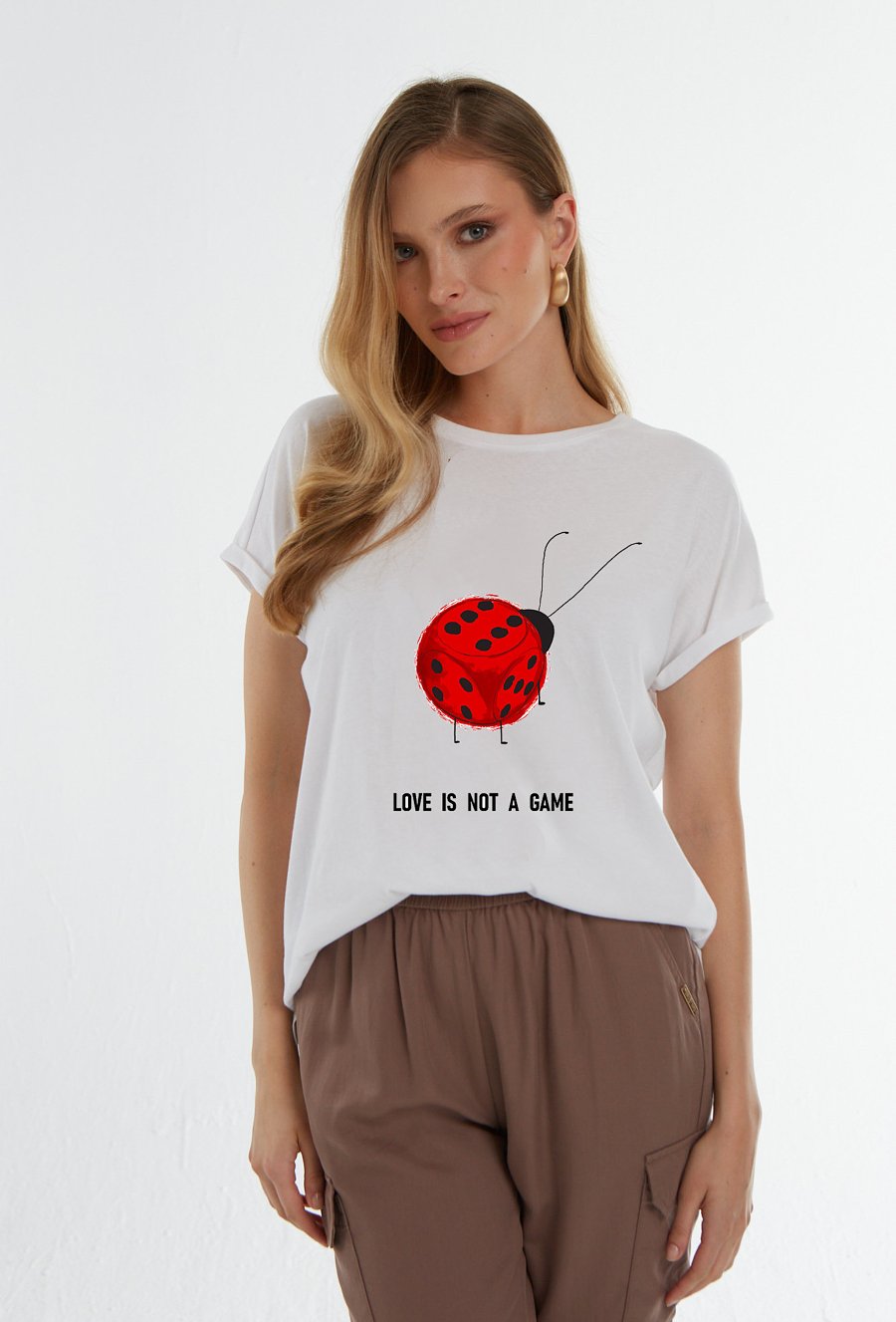 Biały T-shirt z grafiką biedronki